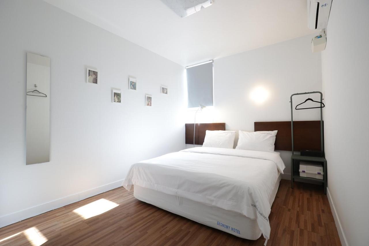Ekonomy Haeundae Hostel Busan Exterior photo