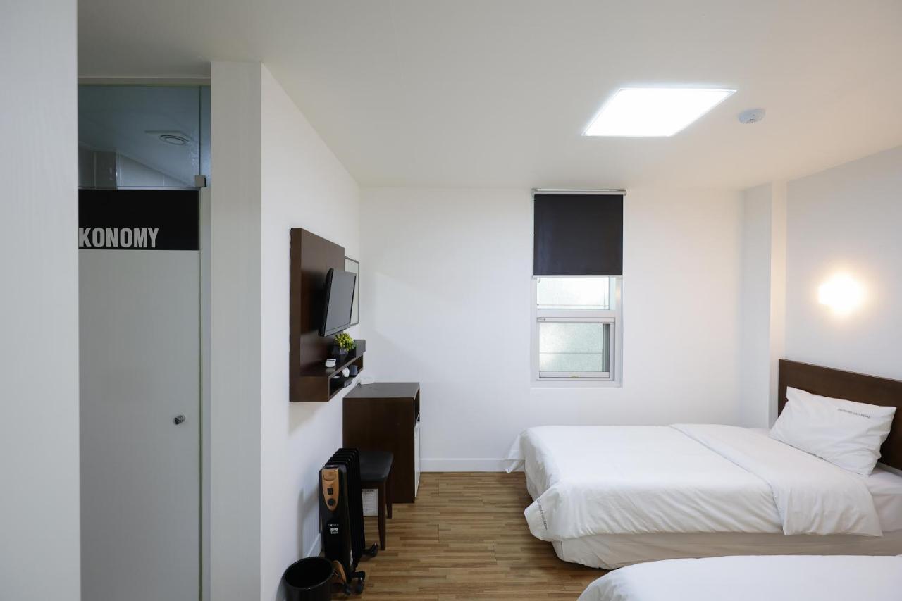 Ekonomy Haeundae Hostel Busan Exterior photo