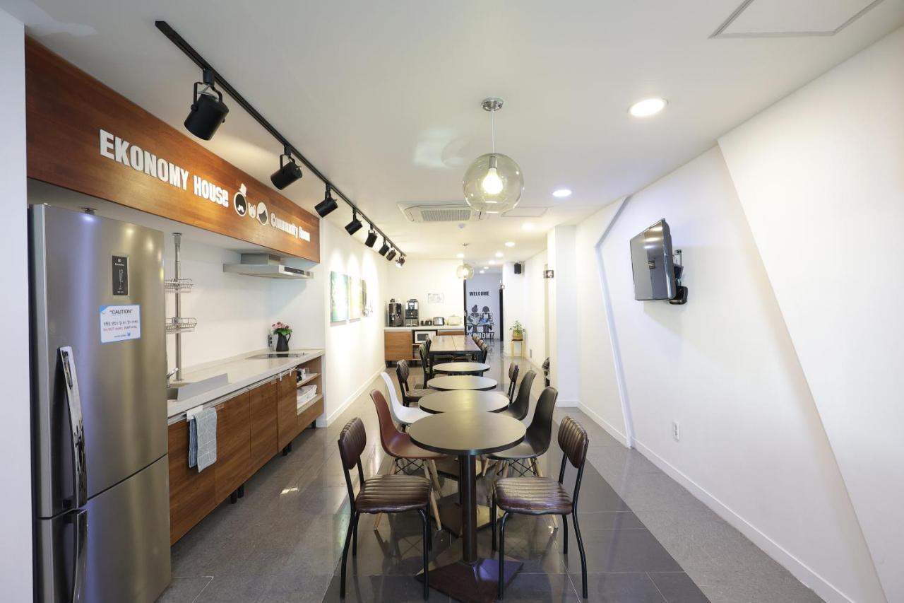 Ekonomy Haeundae Hostel Busan Exterior photo