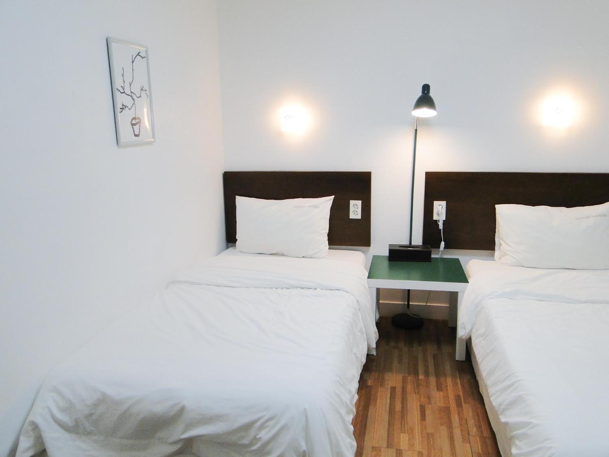 Ekonomy Haeundae Hostel Busan Exterior photo
